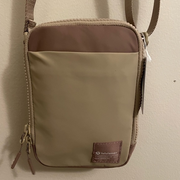 lululemon athletica Bags Nwt Lululemon Easy Access Crossbody Poshmark